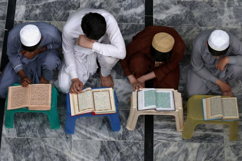 Mengaji Dan Mengkaji Al-Quran | IslamRamah.co